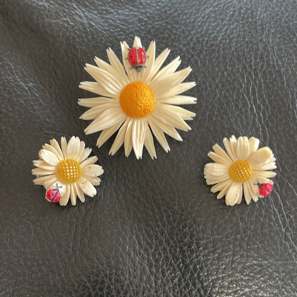 Delicate Vintage Daisy Flower Brooch and Earrings with Ladybug Accents